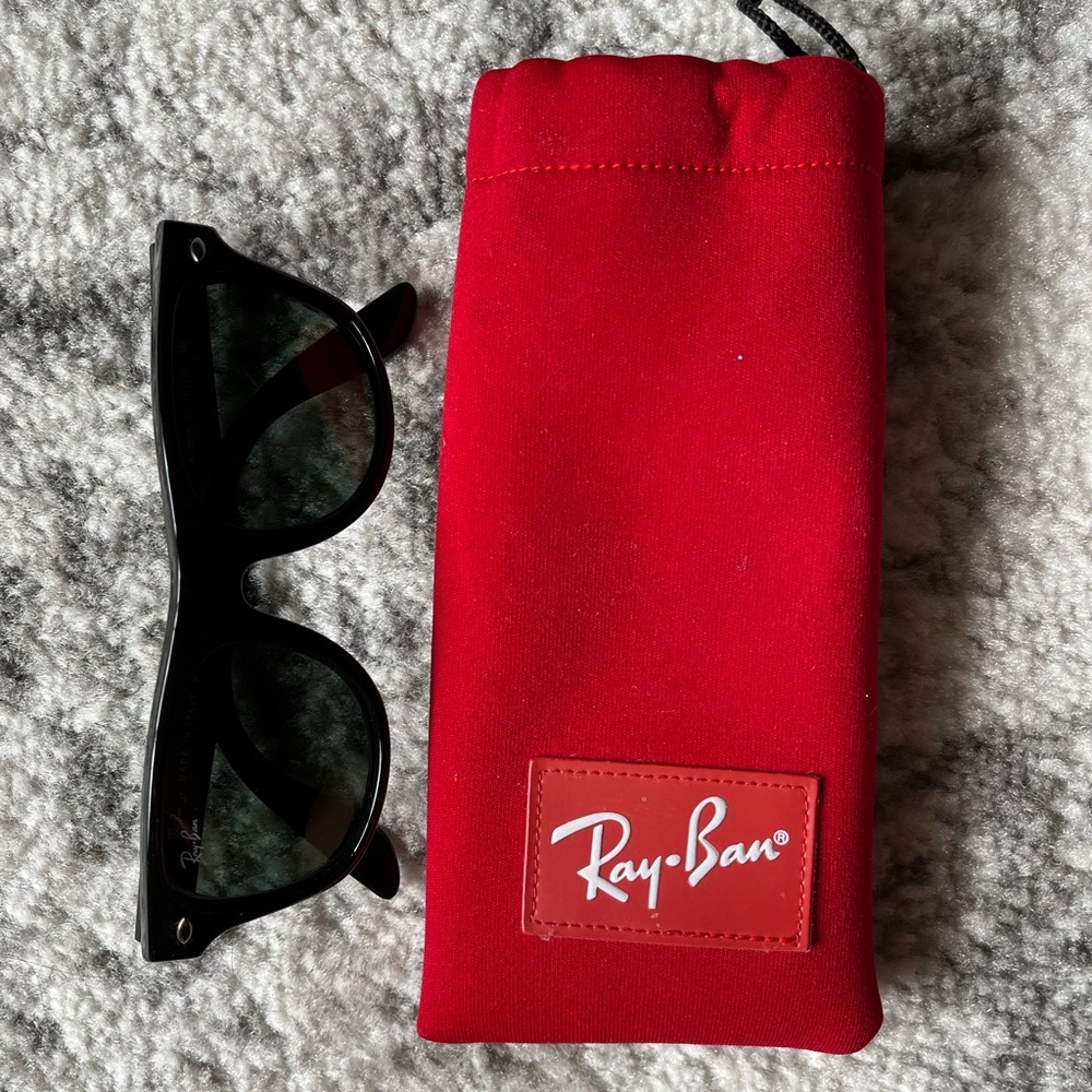LIKE NEW - Toddler Ray-Ban New Wayfarer Junior Sunglasses